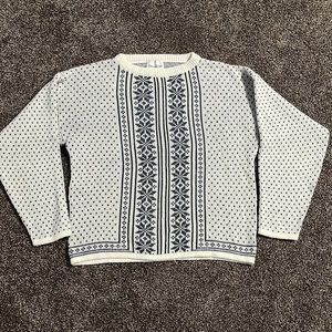 Vintage Carriage Court small acrylic snowflake winter sweater